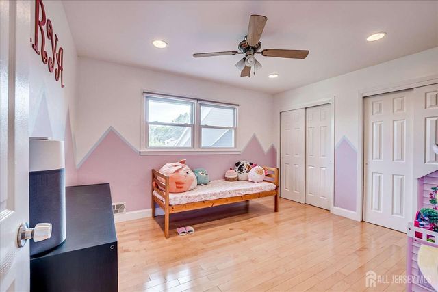 7 Gentore Court, Edison, NJ 08820