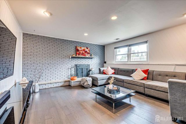 7 Gentore Court, Edison, NJ 08820