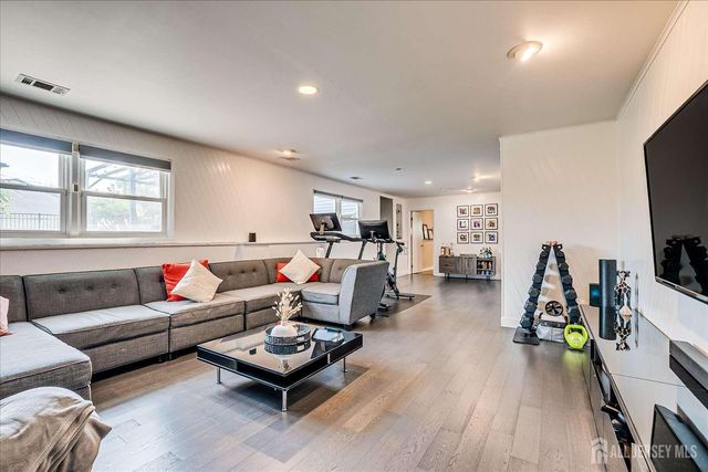 7 Gentore Court, Edison, NJ 08820