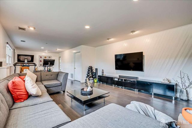 7 Gentore Court, Edison, NJ 08820