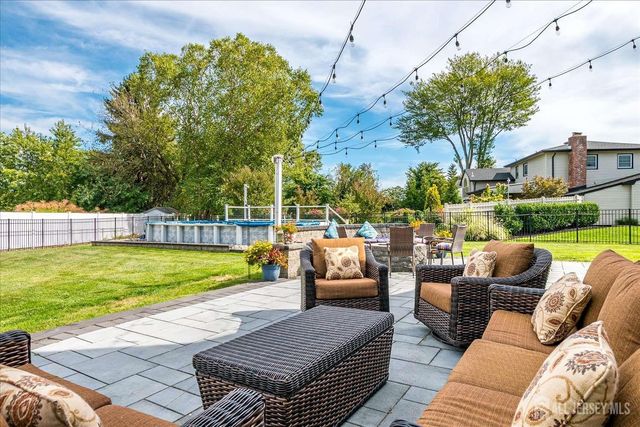 7 Gentore Court, Edison, NJ 08820