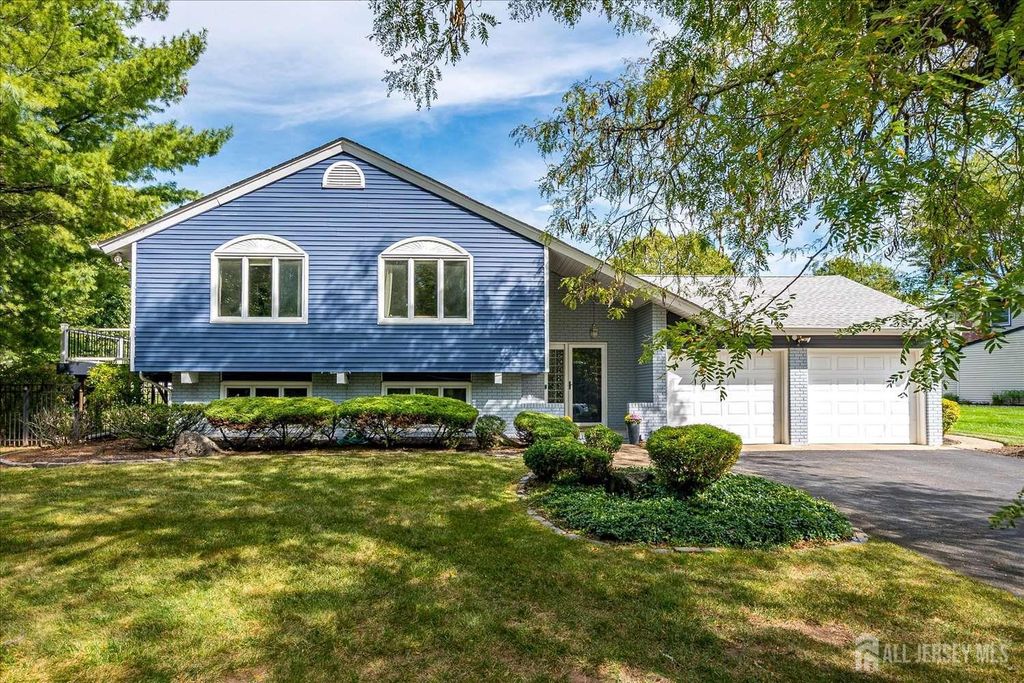 7 Gentore Court, Edison, NJ 08820