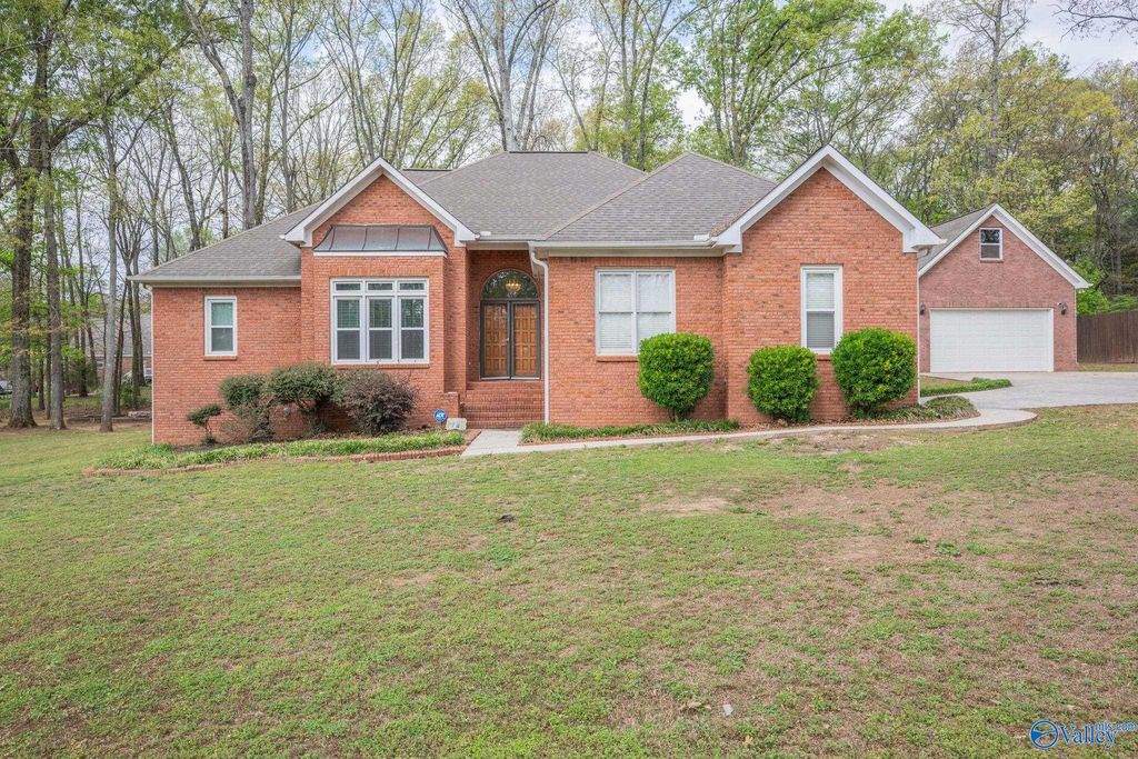 136 Forest Home Drive, Trinity, AL 35673