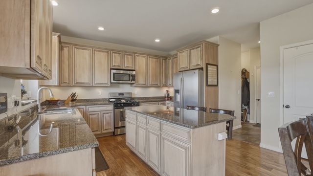 3926 E BARTON CREEK DR, Eagle Mountain, UT 84005