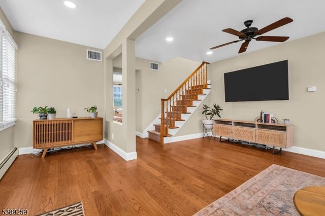 35 2nd St, Pequannock Twp., NJ 07440