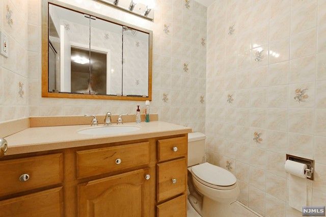 898 Columbus Drive, Teaneck, NJ 07666