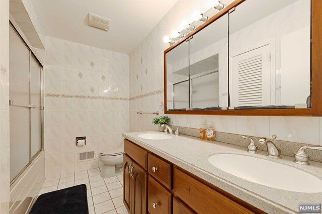 898 Columbus Drive, Teaneck, NJ 07666