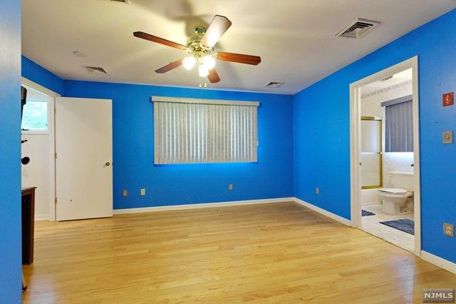 898 Columbus Drive, Teaneck, NJ 07666