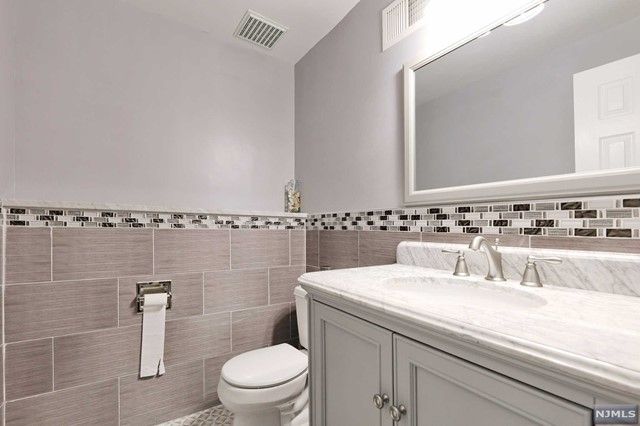 898 Columbus Drive, Teaneck, NJ 07666
