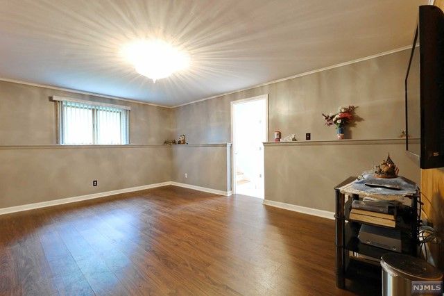 898 Columbus Drive, Teaneck, NJ 07666