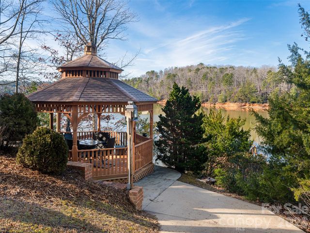 1341 Forest Lake Heights Drive, Nebo, NC 28761