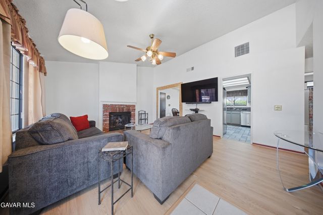 1721 W Avenue K9, Lancaster, CA 93534