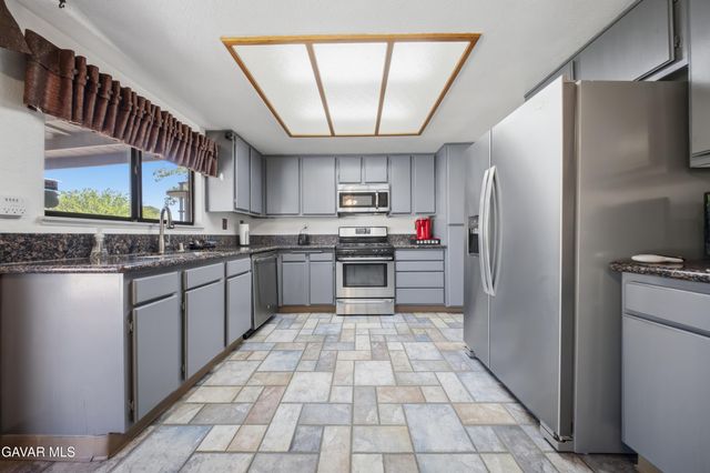 1721 W Avenue K9, Lancaster, CA 93534