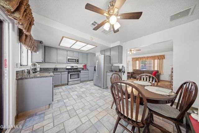 1721 W Avenue K9, Lancaster, CA 93534