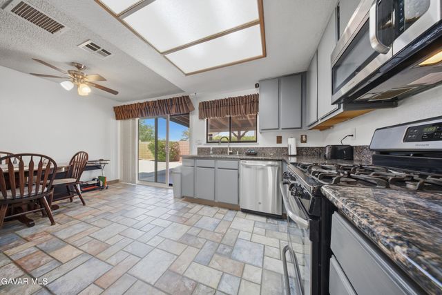 1721 W Avenue K9, Lancaster, CA 93534