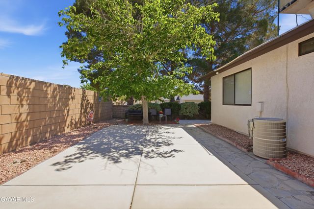 1721 W Avenue K9, Lancaster, CA 93534