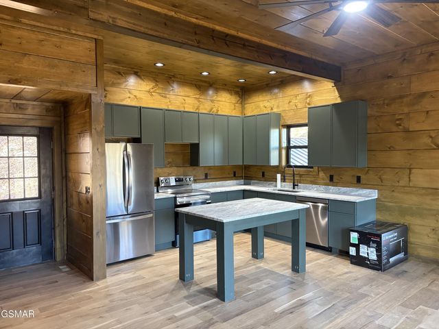 2672 Sulpher Springs Road, Sevierville, TN 37862