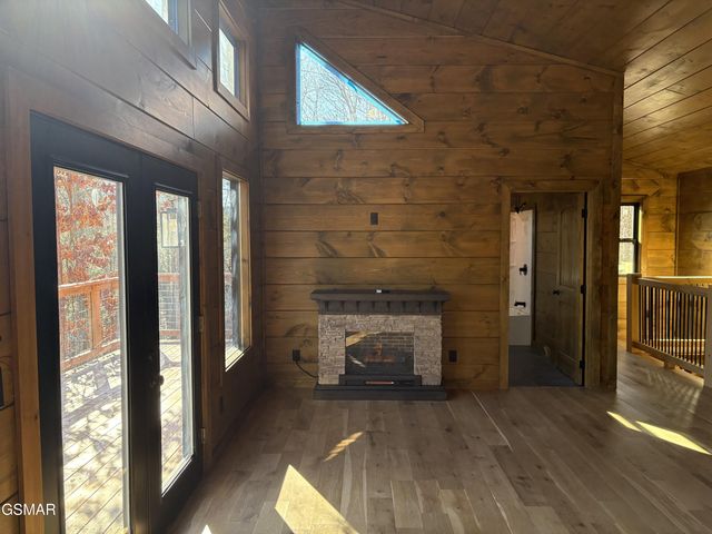 2672 Sulpher Springs Road, Sevierville, TN 37862