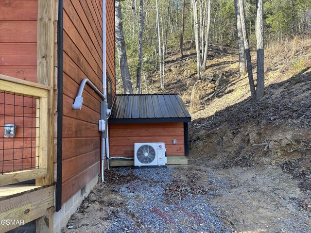 2672 Sulpher Springs Road, Sevierville, TN 37862