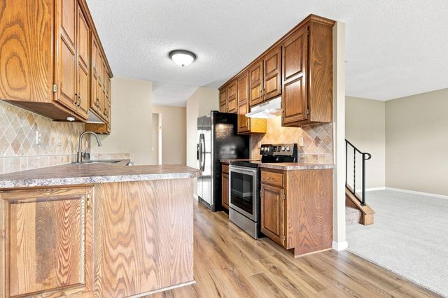 8772 Maplebrook Parkway N, Brooklyn Park, MN 55445