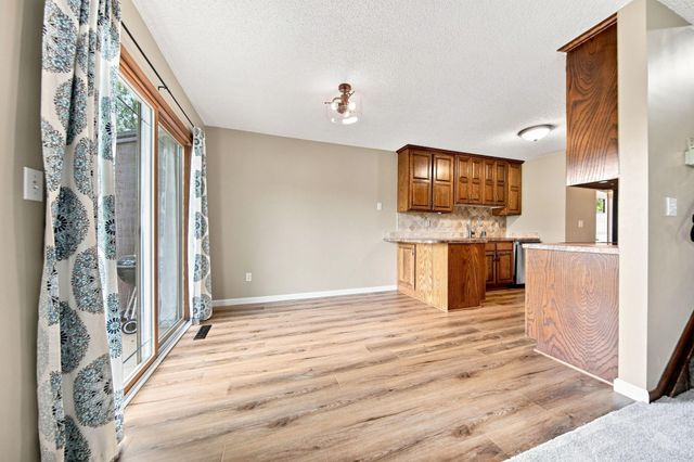 8772 Maplebrook Parkway N, Brooklyn Park, MN 55445