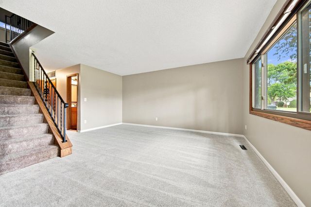 8772 Maplebrook Parkway N, Brooklyn Park, MN 55445