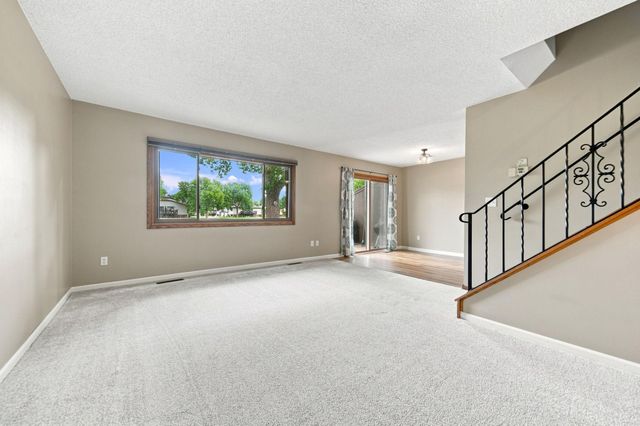 8772 Maplebrook Parkway N, Brooklyn Park, MN 55445