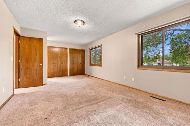 8772 Maplebrook Parkway N, Brooklyn Park, MN 55445