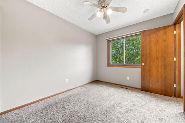 8772 Maplebrook Parkway N, Brooklyn Park, MN 55445