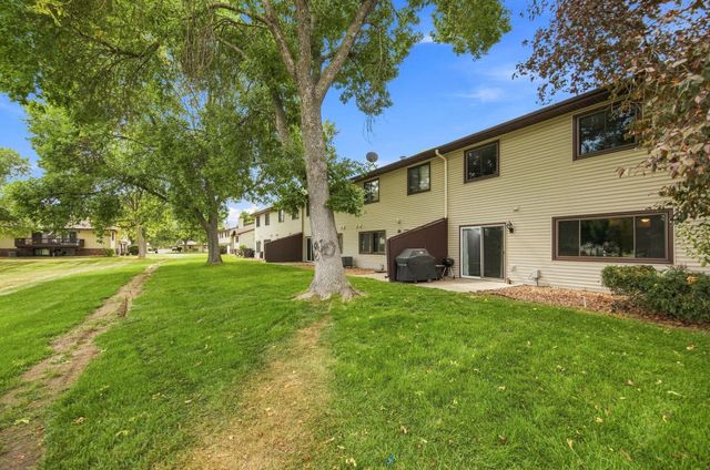 8772 Maplebrook Parkway N, Brooklyn Park, MN 55445