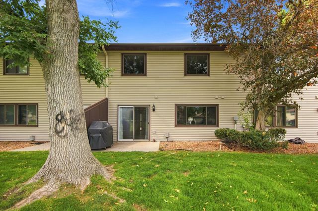 8772 Maplebrook Parkway N, Brooklyn Park, MN 55445