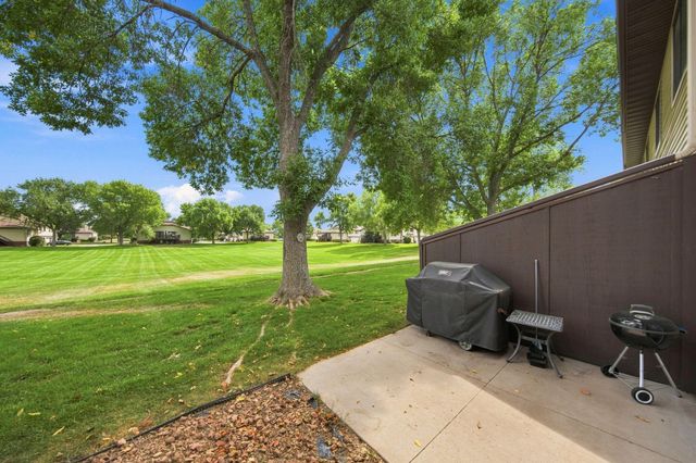 8772 Maplebrook Parkway N, Brooklyn Park, MN 55445