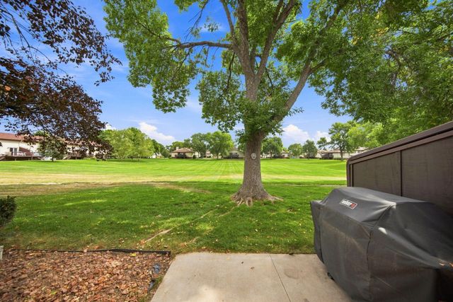 8772 Maplebrook Parkway N, Brooklyn Park, MN 55445