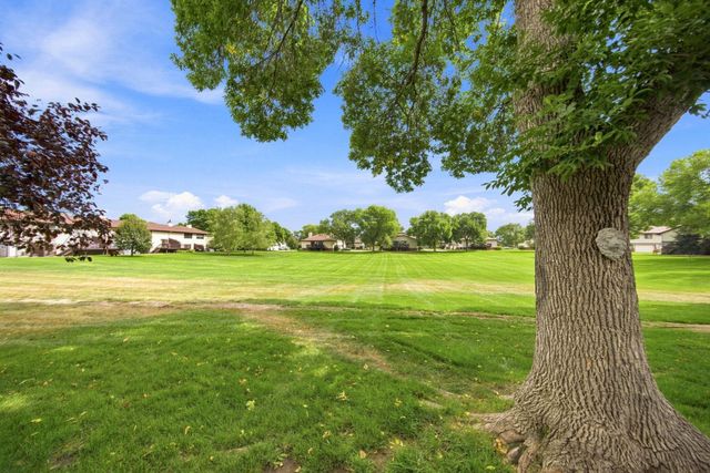 8772 Maplebrook Parkway N, Brooklyn Park, MN 55445