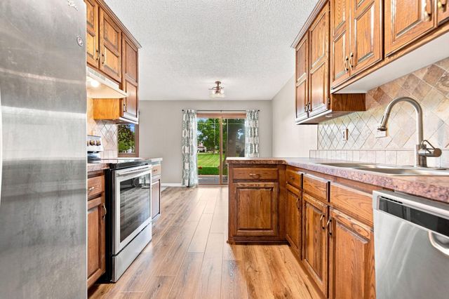 8772 Maplebrook Parkway N, Brooklyn Park, MN 55445
