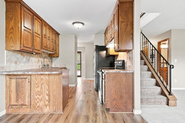 8772 Maplebrook Parkway N, Brooklyn Park, MN 55445