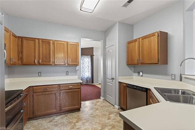 606 Station Square LN, Chesapeake, VA 23320