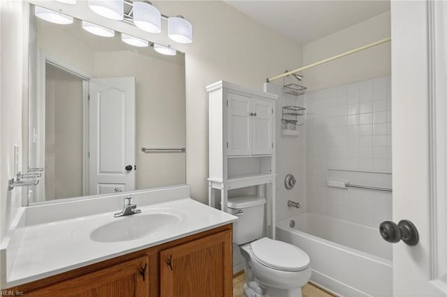 606 Station Square LN, Chesapeake, VA 23320