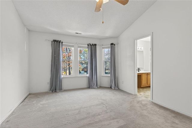 606 Station Square LN, Chesapeake, VA 23320