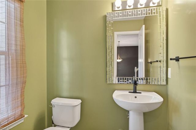 606 Station Square LN, Chesapeake, VA 23320