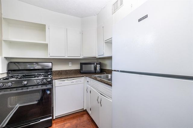 120 Biscayne Drive NW B10, Atlanta, GA 30309