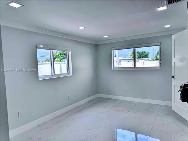 3870 NW 177th St, Miami Gardens, FL 33055