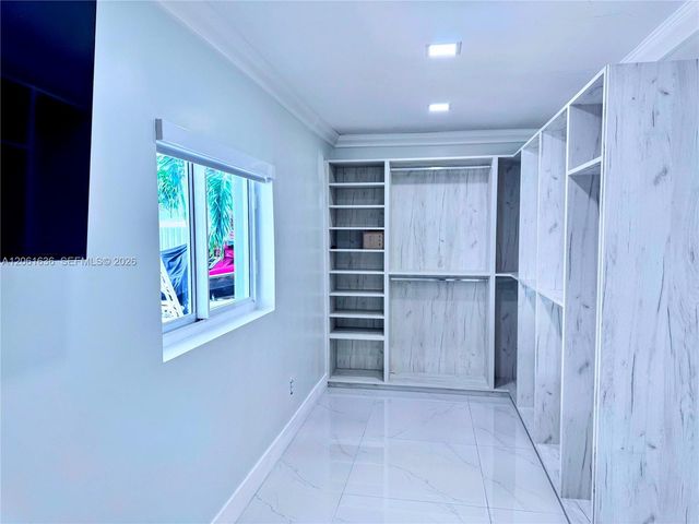 3870 NW 177th St, Miami Gardens, FL 33055