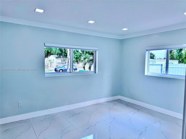 3870 NW 177th St, Miami Gardens, FL 33055