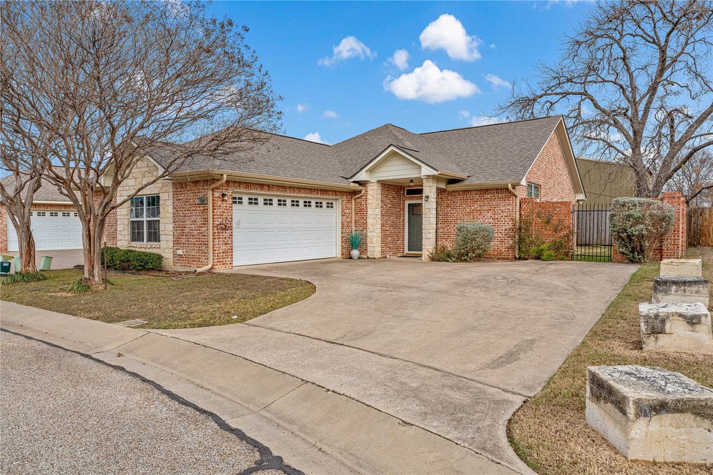328 Wagon Wheel Circle, Waco, TX 76706