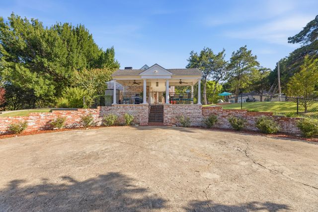 6395 W Red Bird Lane, Dallas, TX 75236