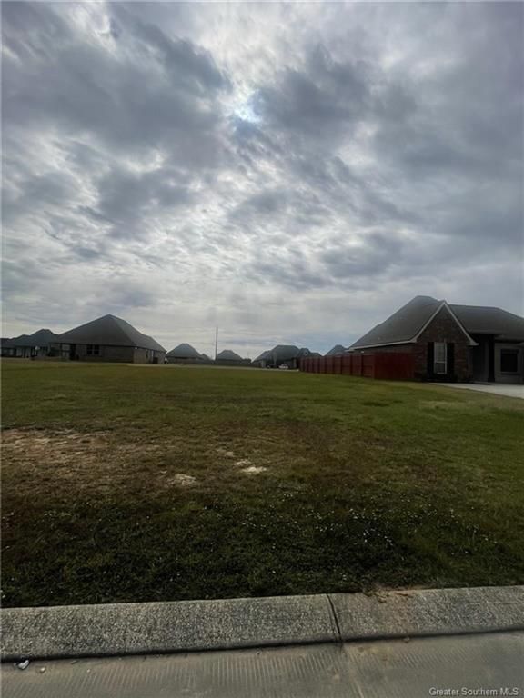 2513 S Crest Drive, Lake Charles, LA 70605