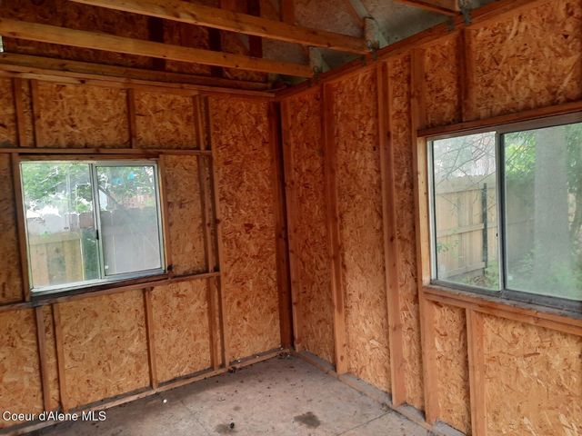 5188 E WOODLAND DR, Post Falls, ID 83854