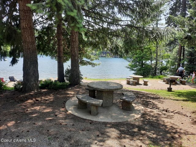 5188 E WOODLAND DR, Post Falls, ID 83854