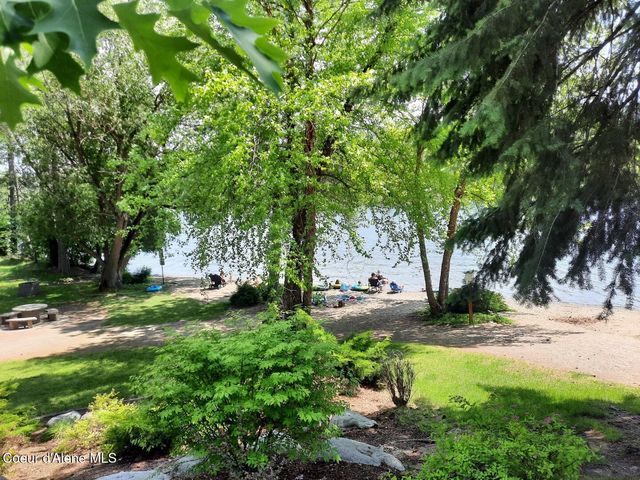 5188 E WOODLAND DR, Post Falls, ID 83854
